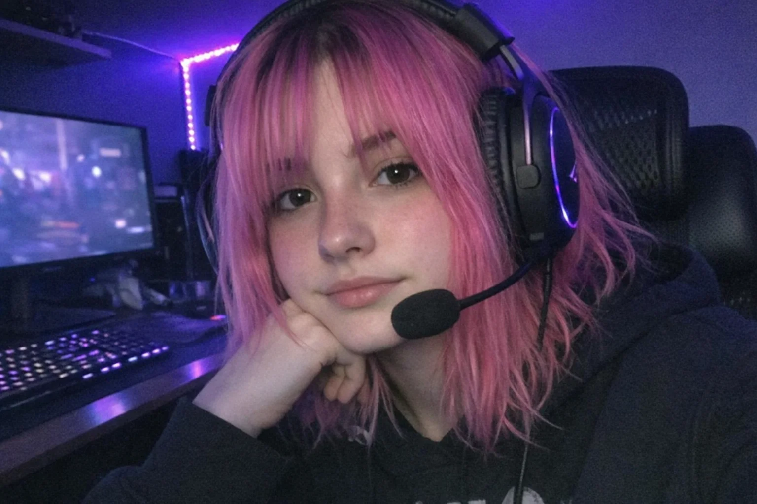 Gamer girl photo